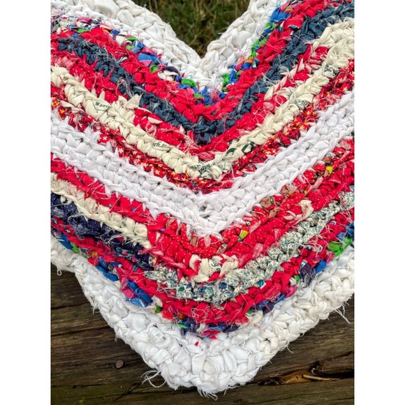 Vintage Heart Shaped Rag Rug Accent Pillow Farmhouse Primitive Red White - Picture 13 of 16